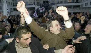 Mikhail Saakashvili with his supporters in the courtyard of the parliament building, November 22, 2003 (REUTERS/Gleb Garanich)