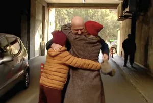 Japaridze greets his family following his release from prison on December 19, 2025 [Formula]
